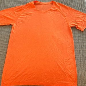 Lululemon men’s metal vent tech shirt